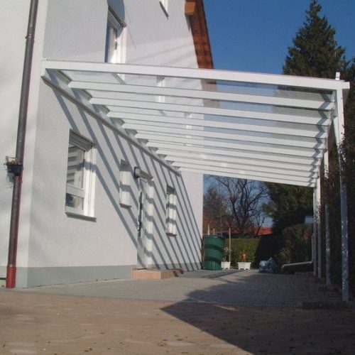 Carport mit Glaselementen