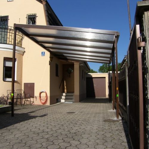 Carport aus dunklem Aluminium von Stefan Lutz Überdachungen