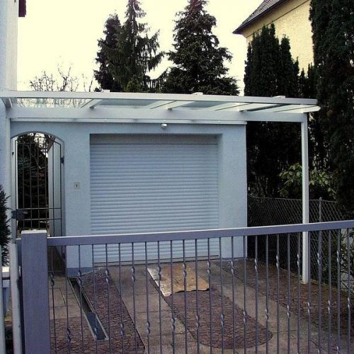 Carport aus hellem Aluminium von Stefan Lutz Überdachungen