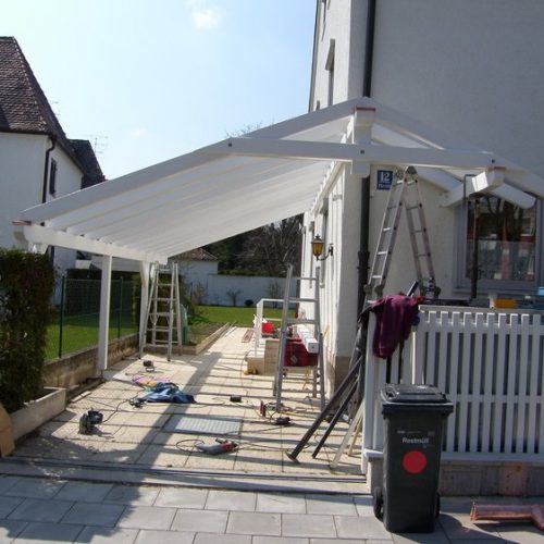 Carport im Bau