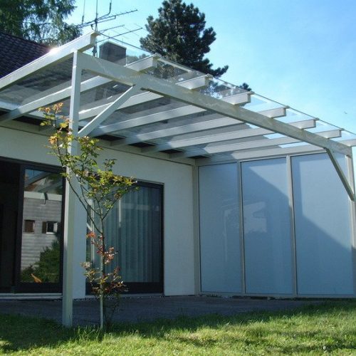 Terrassendach aus Aluminium, seitlicher Sonnenschutz