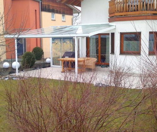 Terrassendach aus Aluminium mit Glasüberdachung