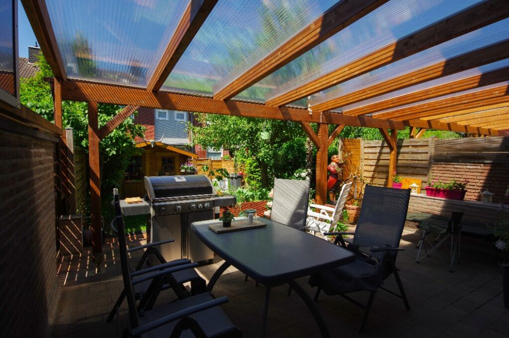 Terrassenüberdachung - Pergola aus Holz montieren