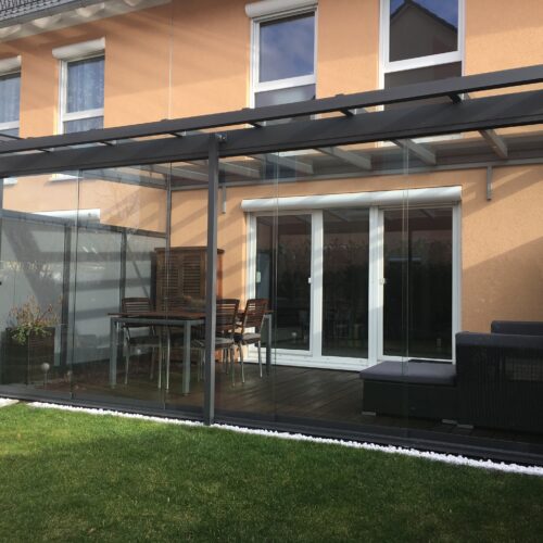 Verglaster Sommer- und Wintergarten als Terrassenanbau in München