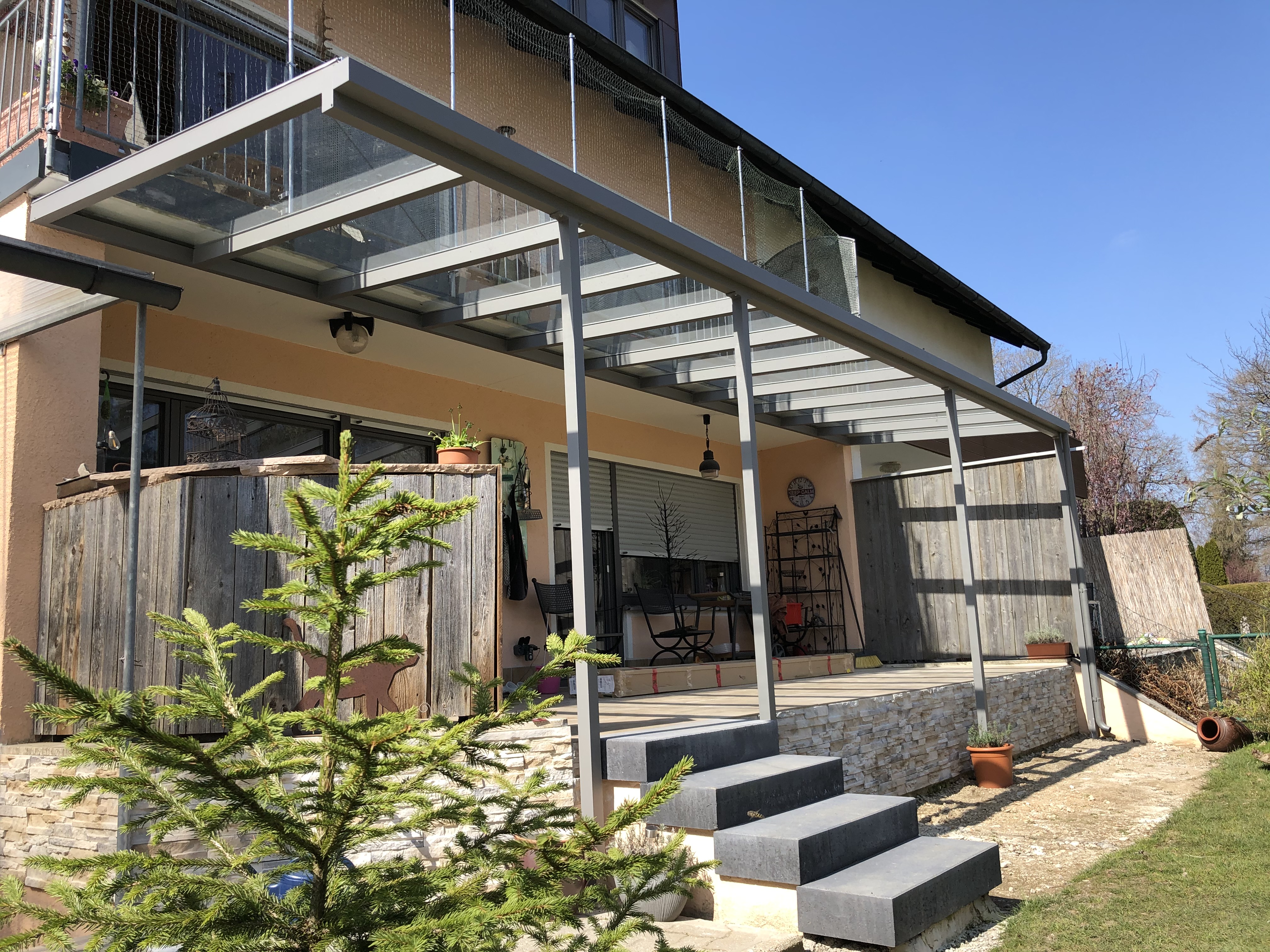 Terrassendach in München aus Aluminium und Glas