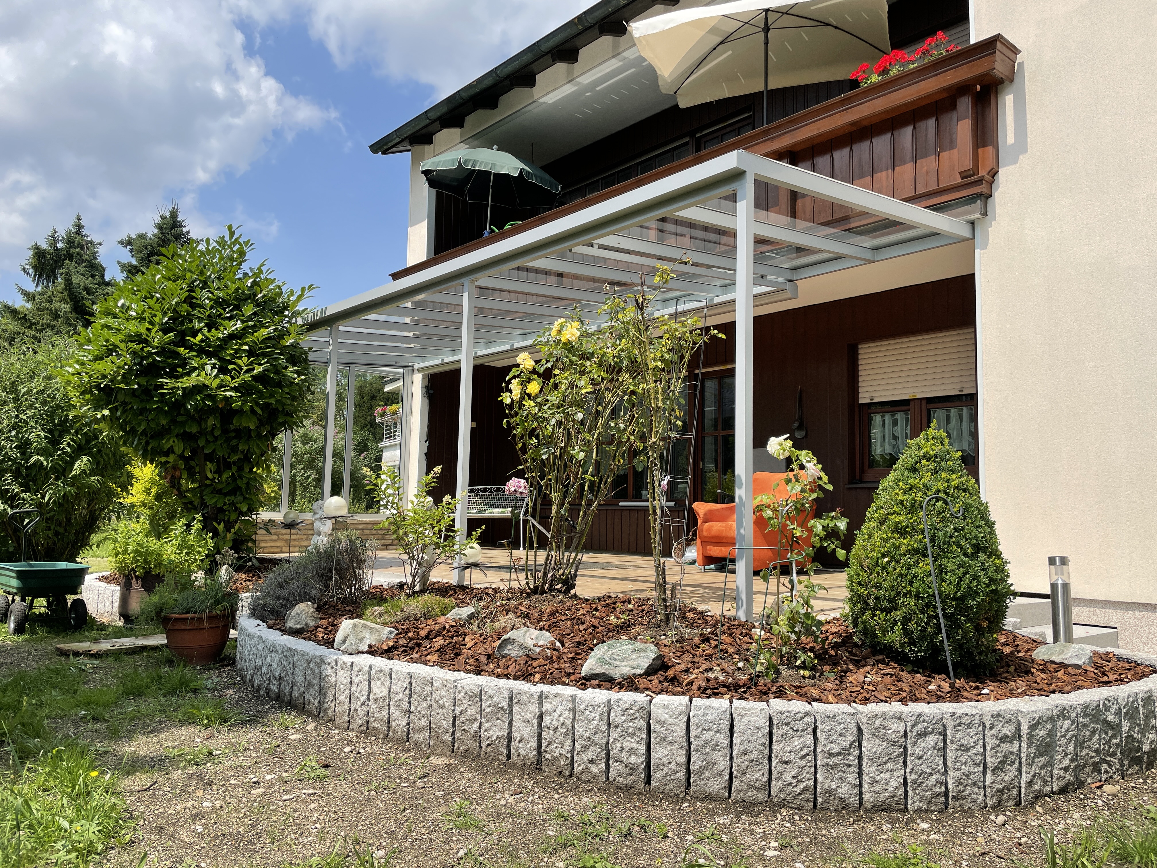 Terrassenüberdachung in München aus Aluminium und Glas